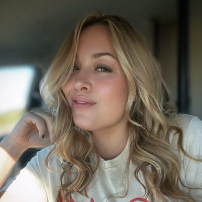 8433any's profile picture. Trial Attorney | Fluff Owner | UCF Alumna ⚔️ Football, Current Events, and Other Nonsense.