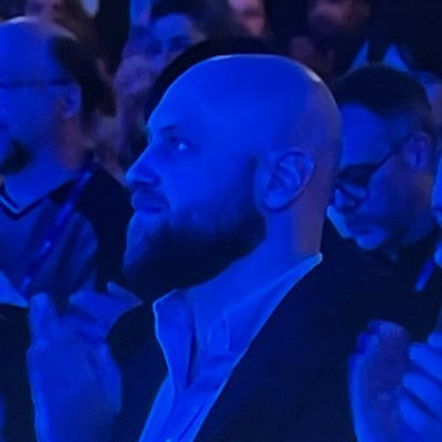 Maxlaro's profile picture. Vice-président du Parti Québécois | Urbaniste | Globe-trotter à mes heures ⚜️