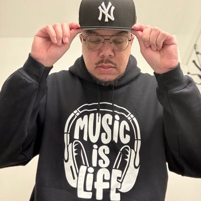 Rame_574's profile picture. Born n raised in the (574), East Coast livin. 40+ Gang. ♌️ Gang. Hip Hop till the ⚰️ drop. Jokester.