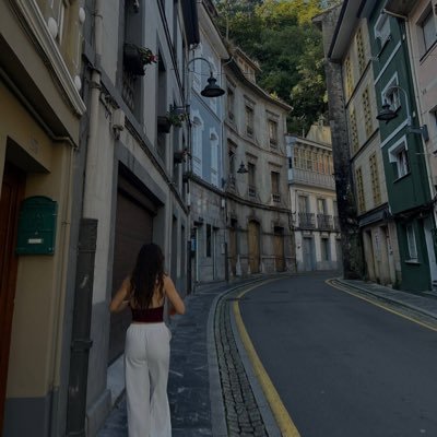 isaritamr's profile picture. 