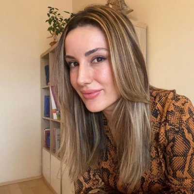 xyoe0sxSZe0ouUQ's profile picture. 