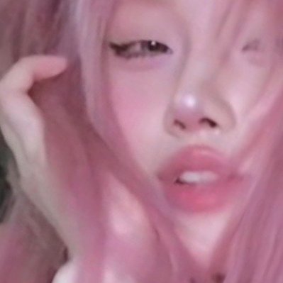 hansuhyunnn's profile picture. 내가너를사랑하니깐한번은만나줄수있잖아?