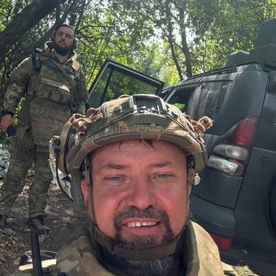 FysunArtem170's profile picture. «Я знаю тільки те, що нічого не знаю, але інші не знають і цього» ©
Сократ