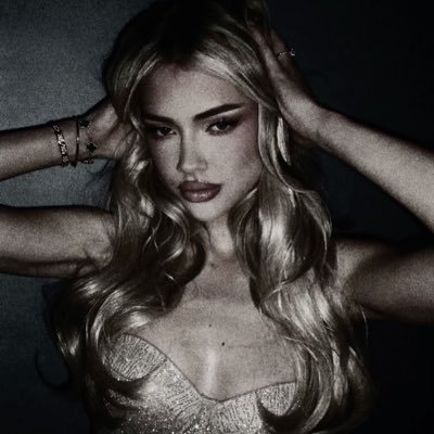 miedzywierszam's profile picture. 𝐂𝐡𝐚𝐨𝐬 czasami prowadzi do czegoś 𝒑𝒊𝒆̨𝒌𝒏𝒆𝒈𝒐, wiesz? ੈ✩‧₊˚ ♡miedzywierszaami@wp.pl 𝐢𝐠:𝐦𝐢𝐞𝐝𝐳𝐲𝐰𝐢𝐞𝐫𝐬𝐳𝐚𝐚𝐦𝐢 #twitteroweksiążkary