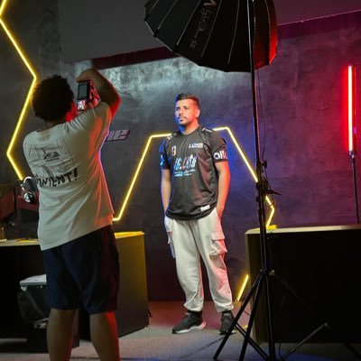 FariassR6's profile picture. Professional @rainbow6game for @losgrandesgg 🌊🧡
Content Creator @twitchbr @youtubebrasil @TikTokBrasil
CODE R6: FARIAS
📩 contactfariass@gmail.com