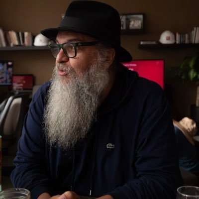 rompecabezas24's profile picture. Poeta, profesor y, sobre todo, poeta lector. https://t.co/JOJ1aNAY6p. ¡De vuelta a las aulas! y de vuelta a la radio  través de las redes sociales :)