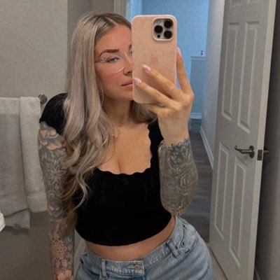 maya38498's profile picture. 