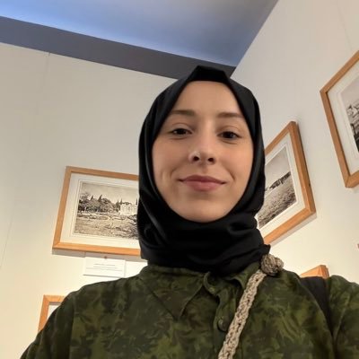 ezeyttin's profile picture. biteviye sıradanlıklardan sıyrılıp, rahmanın gizemli sokaklarında kimi divaneler gibi dolanıyorum.