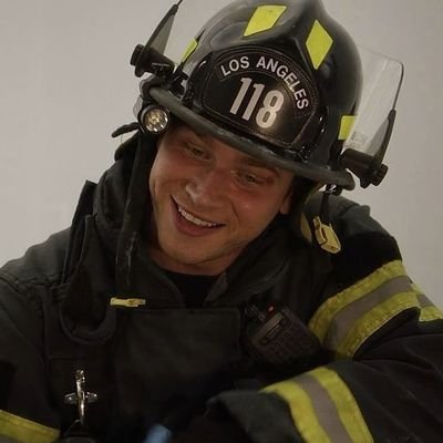 floorvidal_'s profile picture. ni idea como se hace esto                                          
buddie shipper✧.*