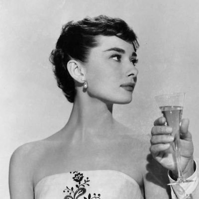 ssecrrret's profile picture. علاقه مند و کنجکاو در دنیای آشپزی، هنر، مد و زیبایی…