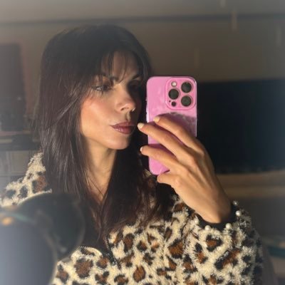 gargarshmurf's profile picture. 🌸 Mom 👧🏻👧🏻,📚 Amoureuse des livres, Je suis le chaos avec du mascara 🤫