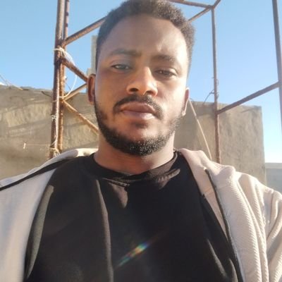 OmerAboshora's profile picture. وعن عيونك
 وكيف بتصبح 
فيها احلام الاماني 
كيفن بتصبح 
لهجة تانية مع الاغاني