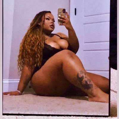 writtenbyalor's profile picture. A ( somewhat ) wholesome black woman . singer/songwriter