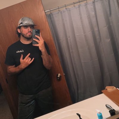 Liturul's profile picture. gamer dad. // 📧: TrentonLiturul@gmail.com