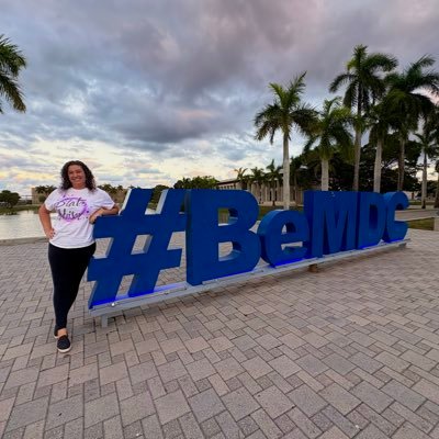 kpineiro's profile picture. Pronounced KARE-uh 🗣️ | Proud🗽🇵🇷 | USF Alumna 🤘🏽| Go Pack Go 🧀 |