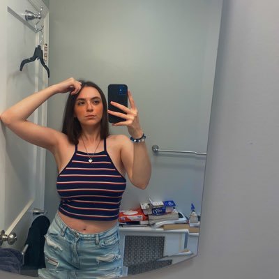 okaycarley1's profile picture. reMeMber |196 in dog years|  i make soy wax candles and wax melts | check out my etsy 💗