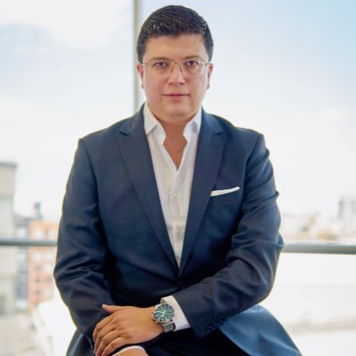 AndreBenavidesM's profile picture. Abogado en libre ejercicio en @BVAbogadosEC | Constitucionalista | Profesor universitario |