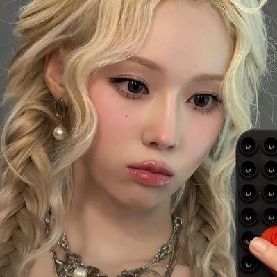 willowinterz's profile picture. æspa!! winter collector ✶ ⋆. 𐙚 ˚ ❄️ just like a fantasy in my garden ꫂ❁ ❀˖° show me your flowers.