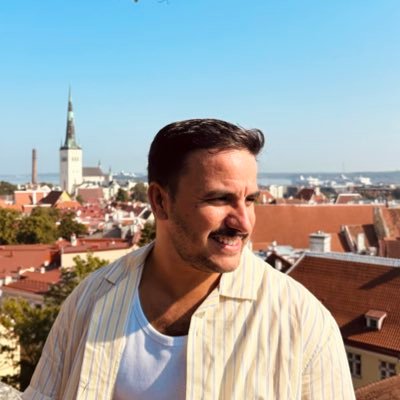 leonardoserrada's profile picture. o rapaz do elétrico 28 (não sou carteirista, pickpocket ou pica)