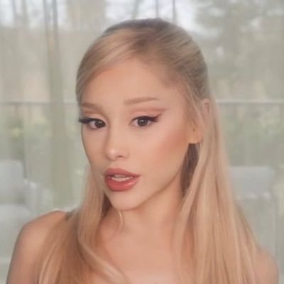 M00NLIGHTFAE's profile picture. #booktwt ✧ ariana grande ✧ star wars