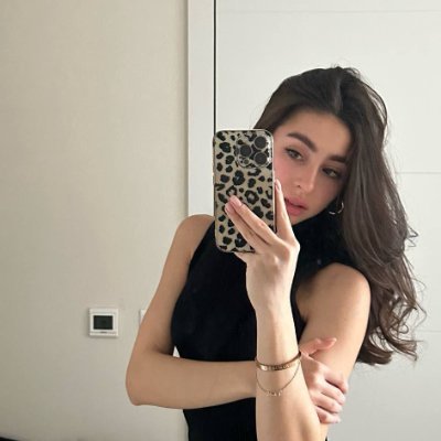 Larisa90a's profile picture. 