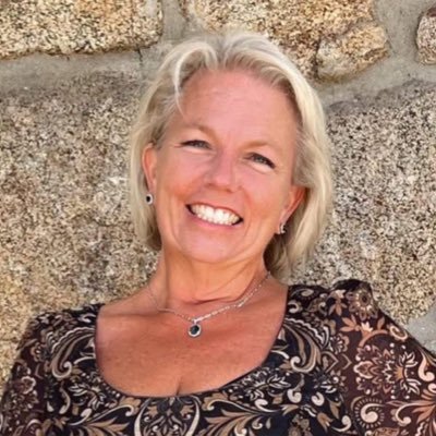 DebbyWarren's profile picture. 