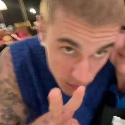 lesbiazayn's profile picture. 