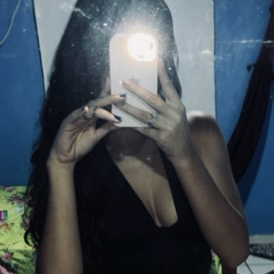 isahipocrita's profile picture. 