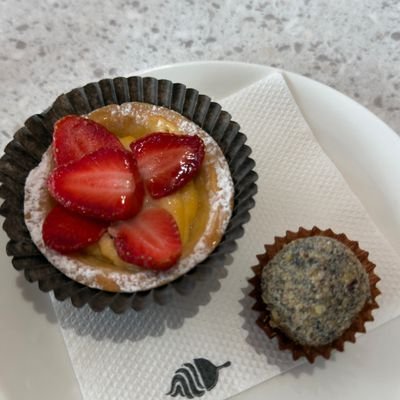 therandomstring's profile picture. Entrepreneur. 

Interests ; Tech. Nature. Travel. Food.