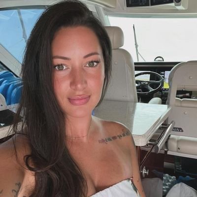 Emilylinda890's profile picture. always put your hope in God almighty 
lovers of dog's 🧡☘️☘️💚