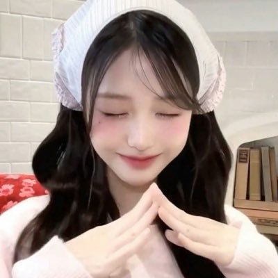 tinymeaIs's profile picture. 