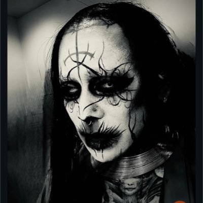 cloretodio's profile picture. you only live once so just go fcking nuts 🪼 @cloretart