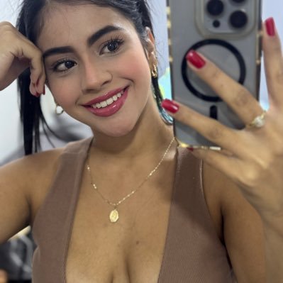 lauracadenah's profile picture. 🪐