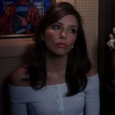 odestastrinket's profile picture. so that's who finnick loves, not his string of fancy lovers in the capitol. but a poor, mad girl back home. 🐚