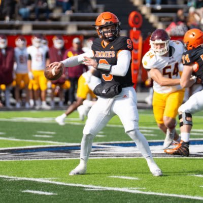 cole_hentges's profile picture. QB @jimmiefootball 🟠⚪️/ Sartell / @612Qs