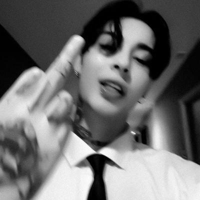 antoinyu's profile picture. feito de cansaço e confusão mental