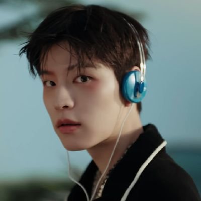 miniiversee's profile picture. skies 🐶 • ot8 • my happiness @Stray_Kids 🤍🌷✨️