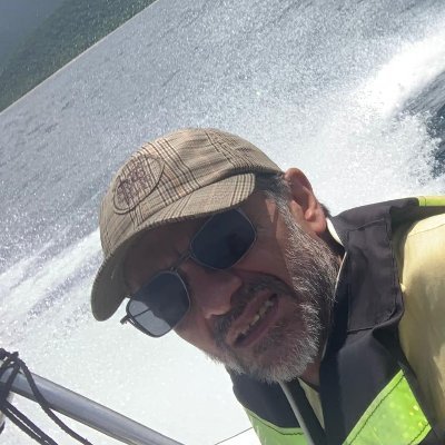 Damarosor's profile picture. «No hay nadie que tenga el alma limpia, nadie ante quien sea posible desnudarse sin vergüenza».
J. C. Onetti