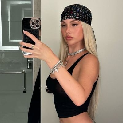 forestloveyy's profile picture. ㅤ⚘ㅤ₊ㅤ‧ ㅤ 𝐴 𝑣𝑖𝑛𝑡𝑎𝑔𝑒 𝑔𝑖𝑟𝑙 : her grace adorned

by age’s gentle swirlㅤ──────ㅤII

   𝁵   Her essence a refined profundity