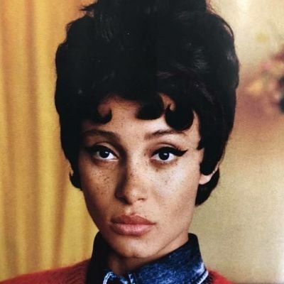 qq25765820's profile picture. my name is kris kris kris i live in a ditch ditch ditch