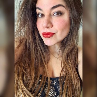 jesstopian's profile picture. cubana ⟡ hoops watcher ⟡ food creator ⟡ film lover ⟡ beats worshipper ⟡ cynicism enthusiast ⟡ suns sicko ⟡ g-men lifer