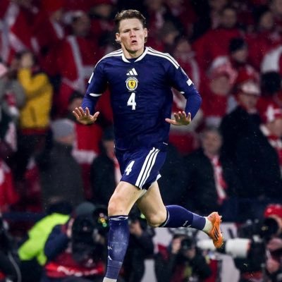 Callummcd08's profile picture. There is a bawny fitbaw team at Easter Road they play. was told by @VamosDundee “understood” (17) in the name of Jesus I play & pray