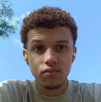 Eu_glass1's profile picture. não sei o que te levou a estar aqui;-;