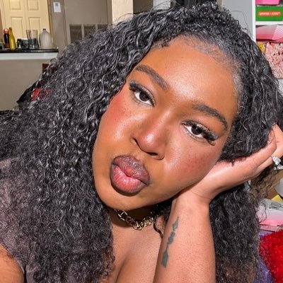 crybabynattie's profile picture. tweeting away my feelings