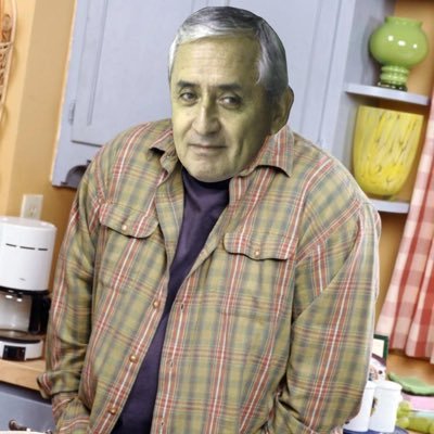 PlatitaSantizo's profile picture. Tuitero de antaño, de la vieja guardia, de esos chapados a la antigua, de los que ya no hay.💂🏼