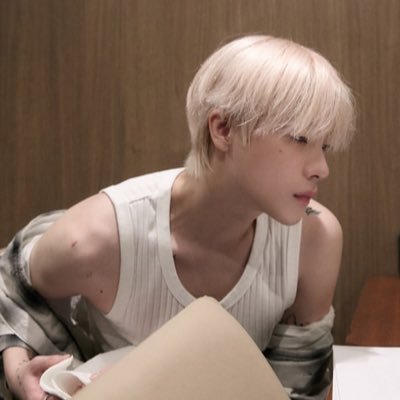 luckyyu_'s profile picture. Jinhwan is the best singer🫰 IKON 사랑해 Gnani 사랑해 ❤️❣️ ഒ⌯ꕤଘᖚ