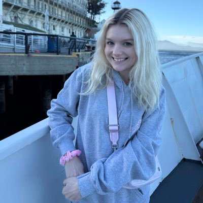 Bipn7HbKqf's profile picture. tiktok addict, hockey fanatic, single for 5 years dm let vibes