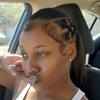 eeaned's profile picture. bea. | 💉🌎 📊 | girl mom.