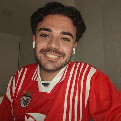 SLBsemV's profile picture. ⚖️
ig - bernardoquialheiro 
https://t.co/vhZBFHu91C