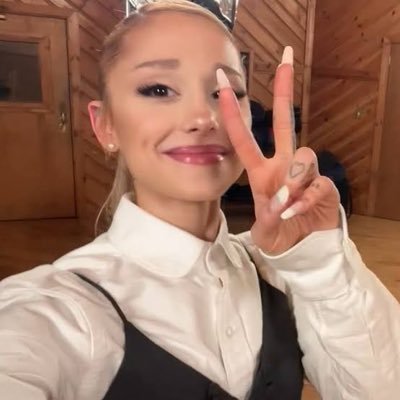 sweetenervery's profile picture. call me pretty and nasty | met miss grande twice | ari, dua, jennie, blackpink